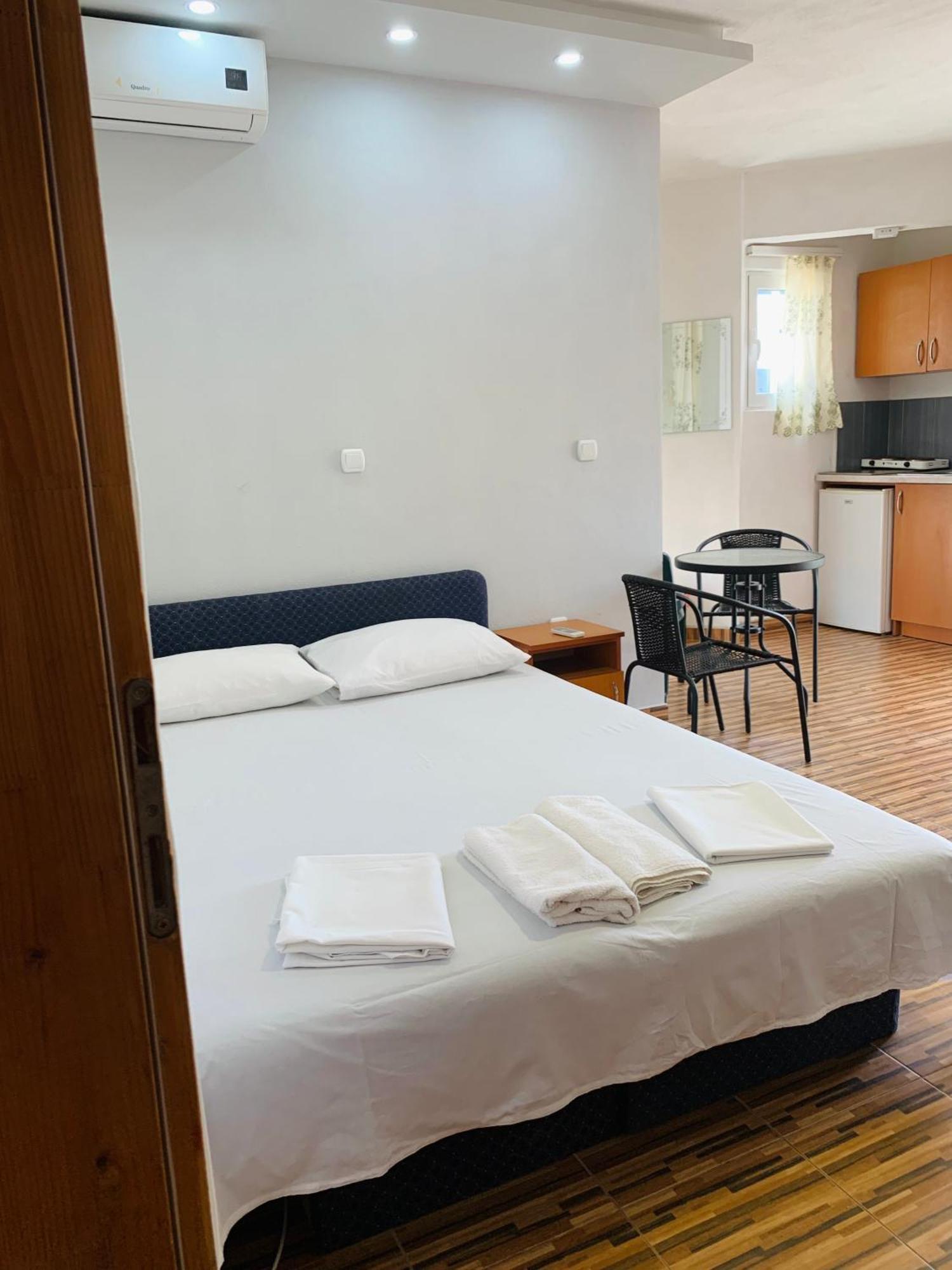 Apartments Delfin Ulcinj Ngoại thất bức ảnh