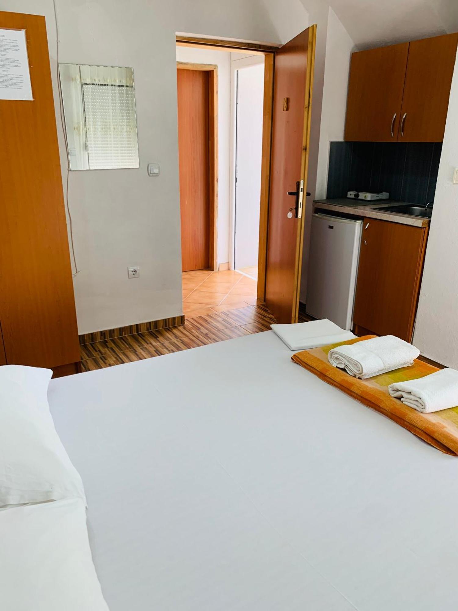 Apartments Delfin Ulcinj Ngoại thất bức ảnh